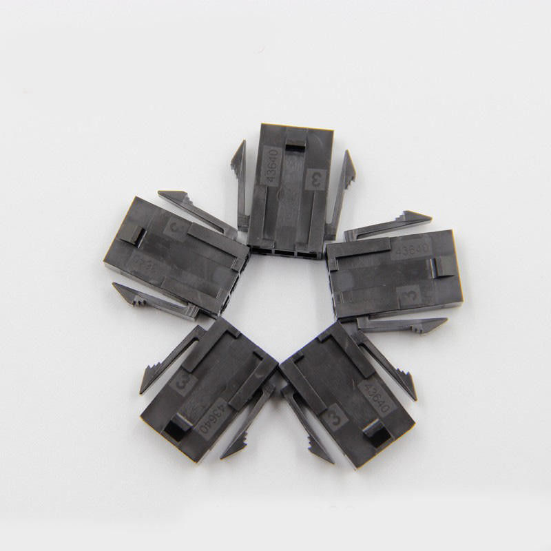 Spina di Micro-misura 3,0 di Molex 43640-0300 che alloggia il singolo Basso alogeno delle orecchie del supporto del pannello del perno di fila 3 nelle azione 43640-0300