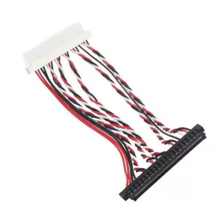 Custom Cable Design For Compact LVDS Systems, Featuring Flexible Routing And EMI Resistance For Industrial Use (Cablo personalizzato per sistemi LVDS compatti, con routing flessibile e resistenza EMI per usi industriali)