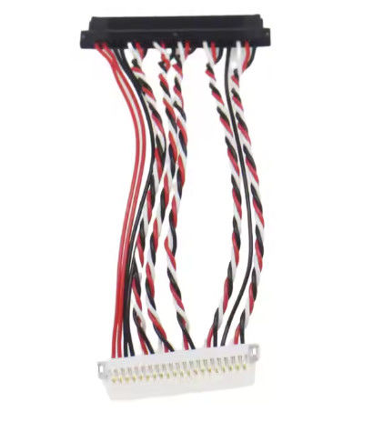 Custom Cable Design For Compact LVDS Systems, Featuring Flexible Routing And EMI Resistance For Industrial Use (Cablo personalizzato per sistemi LVDS compatti, con routing flessibile e resistenza EMI per usi industriali)
