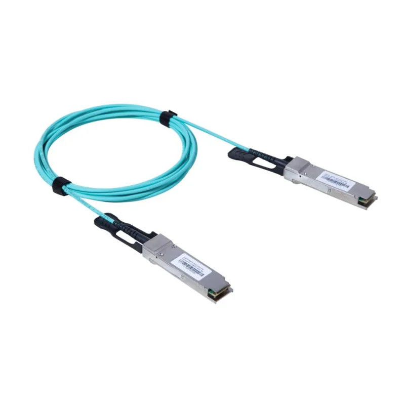 Fabbricante di cablaggi che fornisce assemblaggi QSFP-40G con un design di cavo personalizzato di precisione. Progettato per Ethernet ultra-veloci 40G e dispositivi di comunicazione ottica.