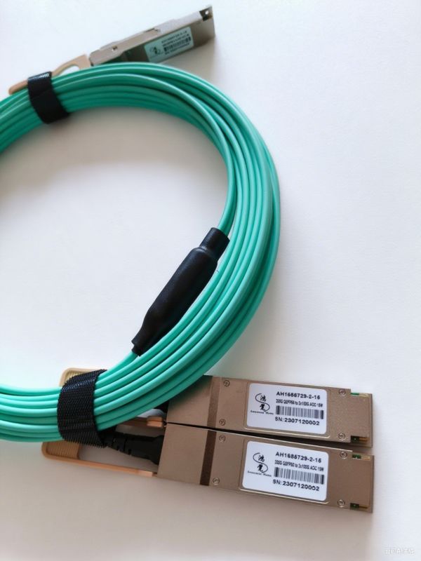 Progettazione di cavi personalizzati per interconnessioni QSFP-40G.