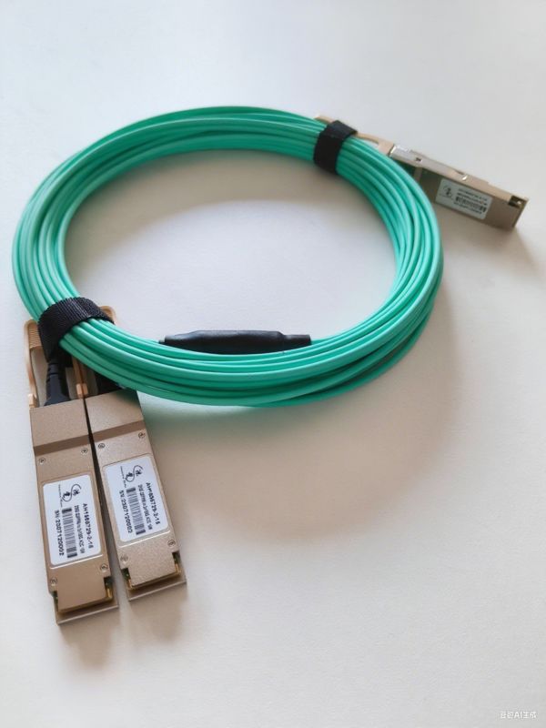Progettazione di cavi personalizzati per interconnessioni QSFP-40G.