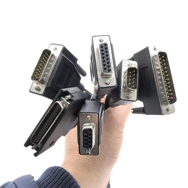 Cablaggi personalizzati con connettori DB9/DB25, caratterizzati da trasmissione sicura del segnale e cablaggio schermato, ideali per il controllo industriale, le interfacce di comunicazione seriale e l'integrazione di apparecchiature OEM