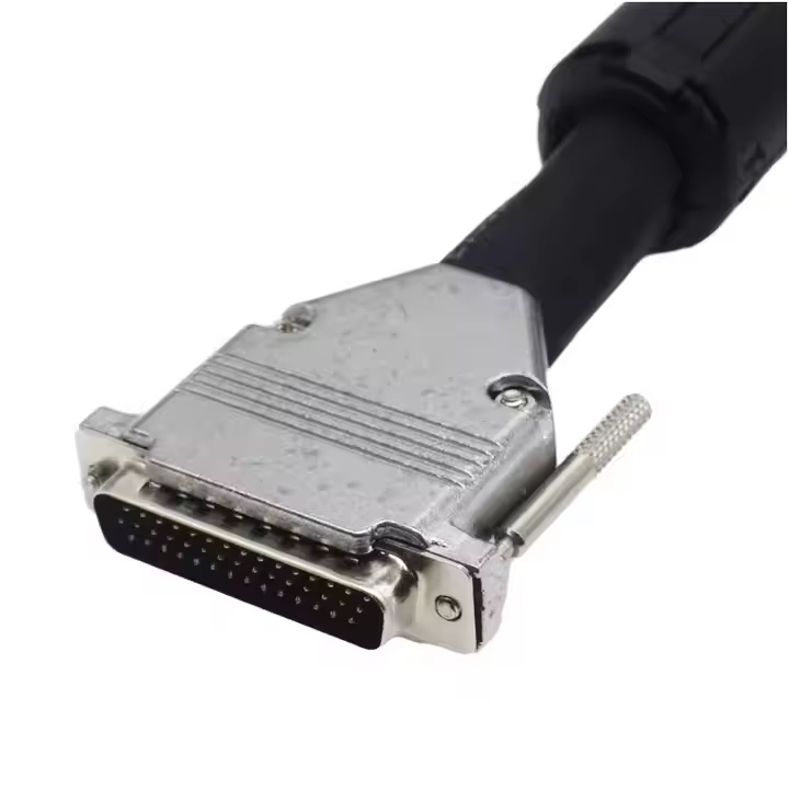 Cablaggi connettore DB di alta qualità con connettori stampati durevoli e schermatura EMI, progettati per il trasferimento dati RS232/RS485, sistemi PLC e apparecchiature di automazione industriale
