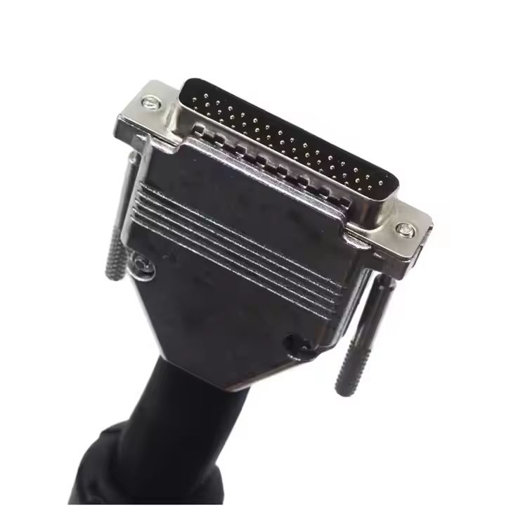 Cablaggi personalizzati con connettori DB9/DB25, caratterizzati da trasmissione sicura del segnale e cablaggio schermato, ideali per il controllo industriale, le interfacce di comunicazione seriale e l'integrazione di apparecchiature OEM